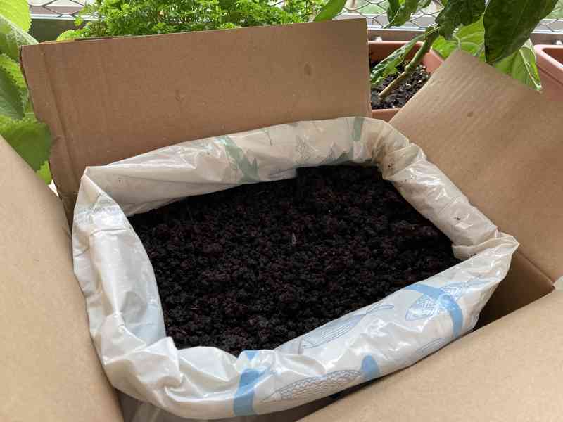 Barevný kompostér s víkem s hvězdnou oblohou - foto 3