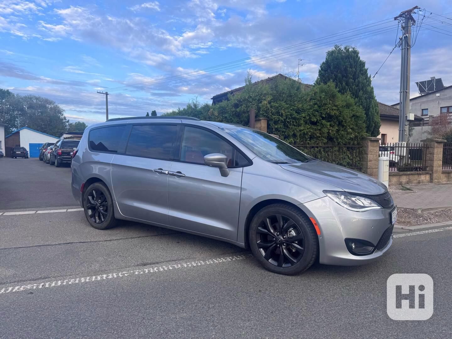 Chrysler Pacifica 3,6 S RED Limited Sunrof DVD 2020 - foto 1