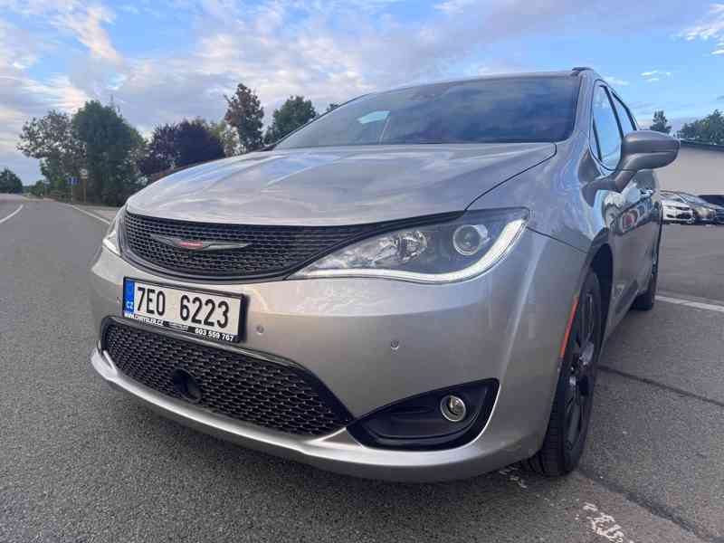 Chrysler Pacifica 3,6 S RED Limited Sunrof DVD 2020 - foto 9