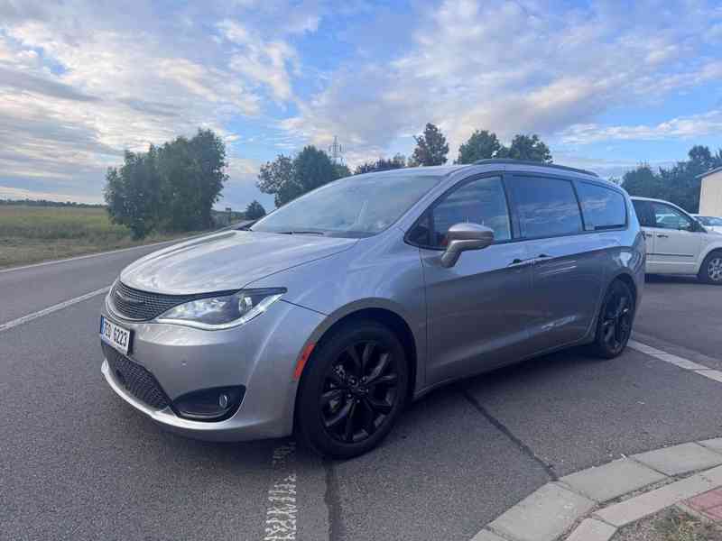 Chrysler Pacifica 3,6 S RED Limited Sunrof DVD 2020 - foto 2