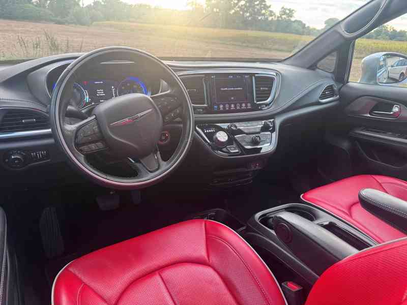 Chrysler Pacifica 3,6 S RED Limited Sunrof DVD 2020 - foto 16