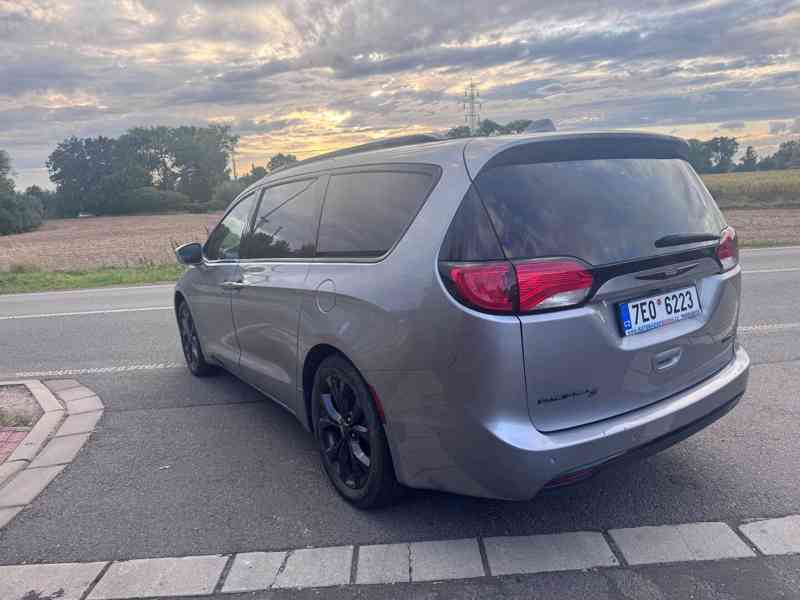 Chrysler Pacifica 3,6 S RED Limited Sunrof DVD 2020 - foto 3