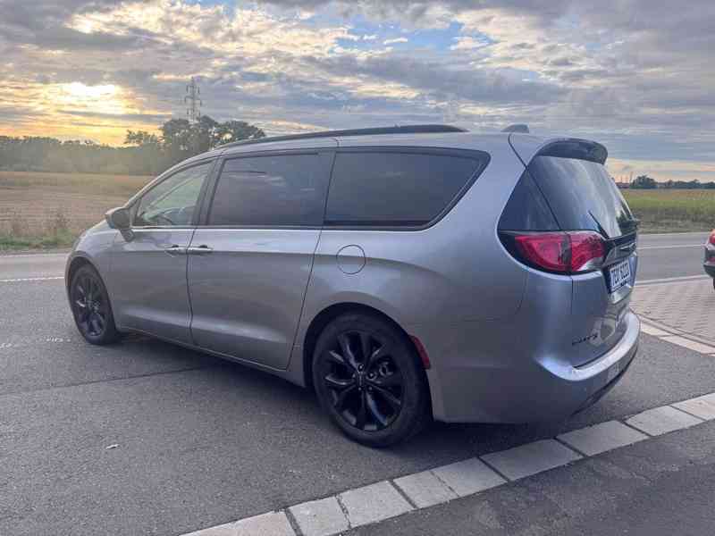 Chrysler Pacifica 3,6 S RED Limited Sunrof DVD 2020 - foto 6