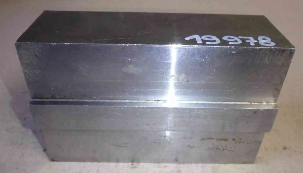 Upínací podložka do drážky 124x78x42 pro drážku - foto 3