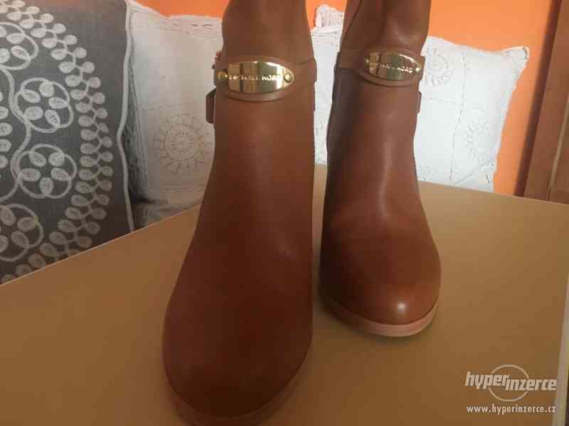 Nové kozačky Michael Kors - foto 2