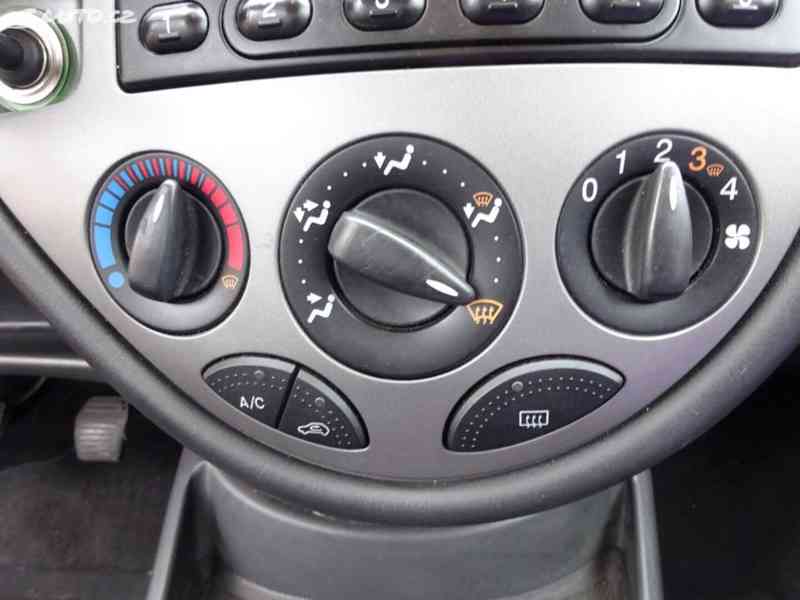 Ford Focus, 1.6i (74 KW) - foto 12