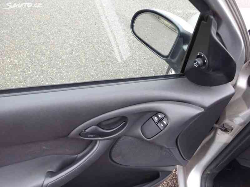 Ford Focus, 1.6i (74 KW) - foto 6