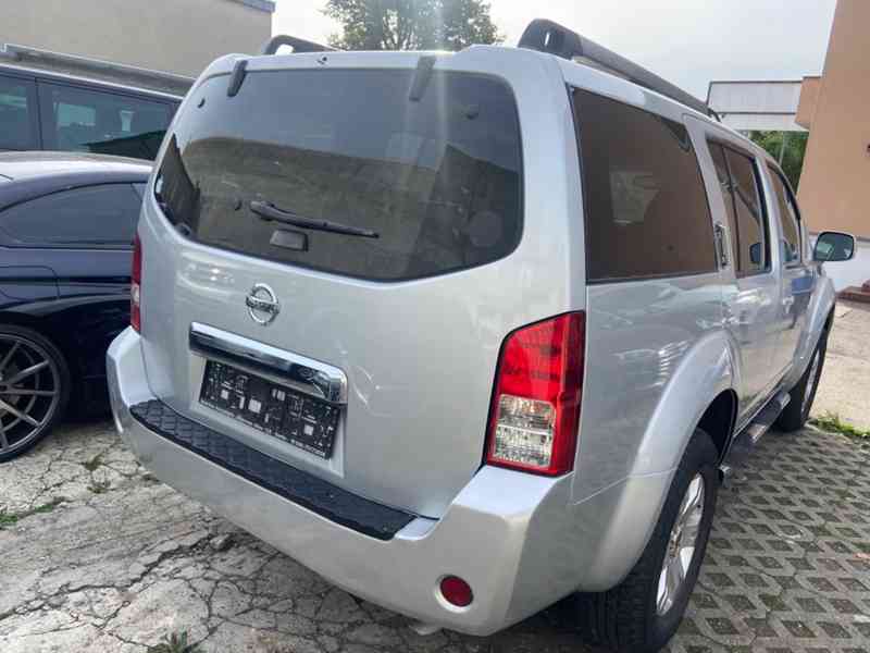 Nissan Pathfinder 2.5 dCi 7 míst 4x4 128kw - foto 15