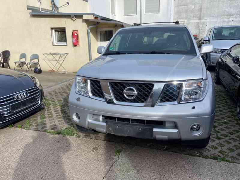 Nissan Pathfinder 2.5 dCi 7 míst 4x4 128kw - foto 2