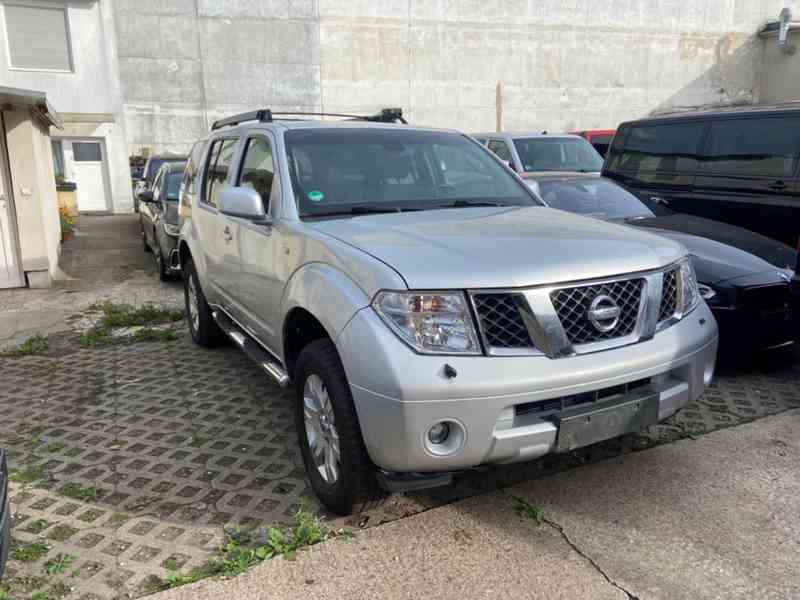 Nissan Pathfinder 2.5 dCi 7 míst 4x4 128kw - foto 8