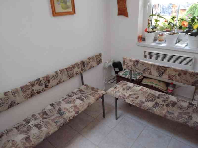 Rohová kuchyňská lavice a židle - foto 2