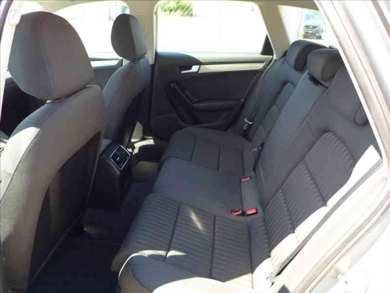 Audi A4 2,0 TDI 4x4 XENON 1.MAJITEL - foto 6