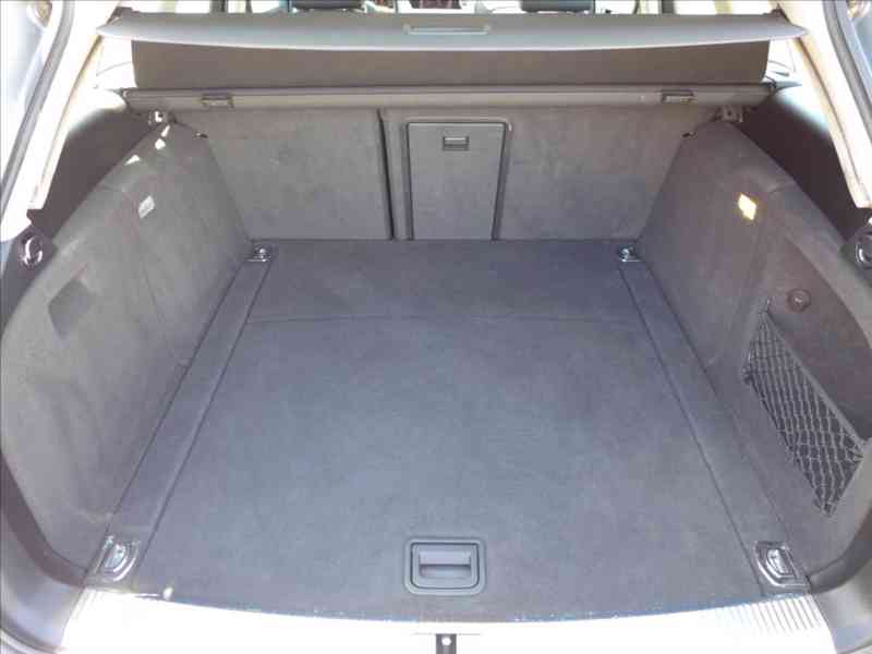 Audi A4 2,0 TDI 4x4 XENON 1.MAJITEL - foto 8