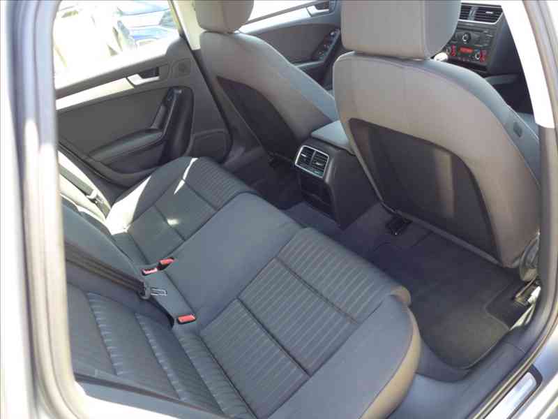 Audi A4 2,0 TDI 4x4 XENON 1.MAJITEL - foto 9