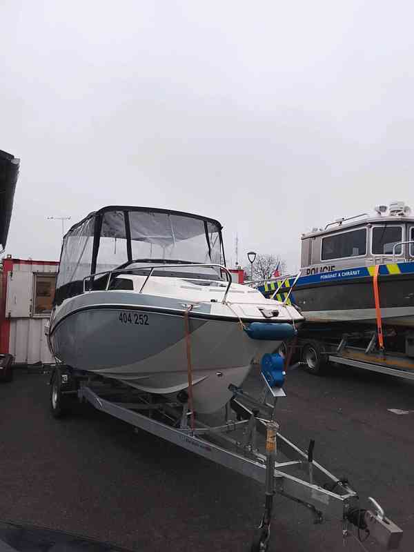 motorová loď QUICKSILVER ACTIV 555 CABIN - foto 7