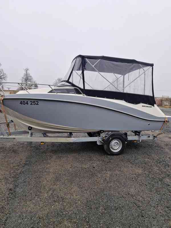 motorová loď QUICKSILVER ACTIV 555 CABIN - foto 4