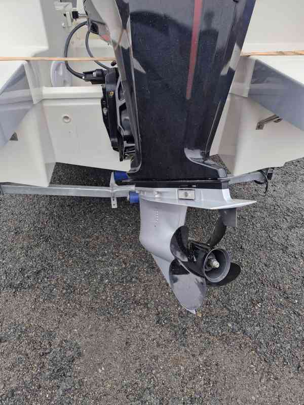 motorová loď QUICKSILVER ACTIV 555 CABIN - foto 3