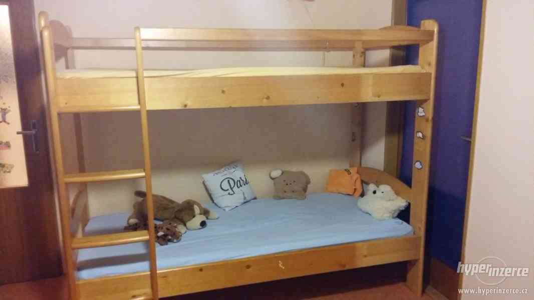 Patrová postel z masivu včetně matrací a roštů - foto 1