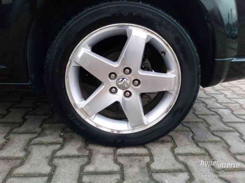 Dodge Caliber - foto 23