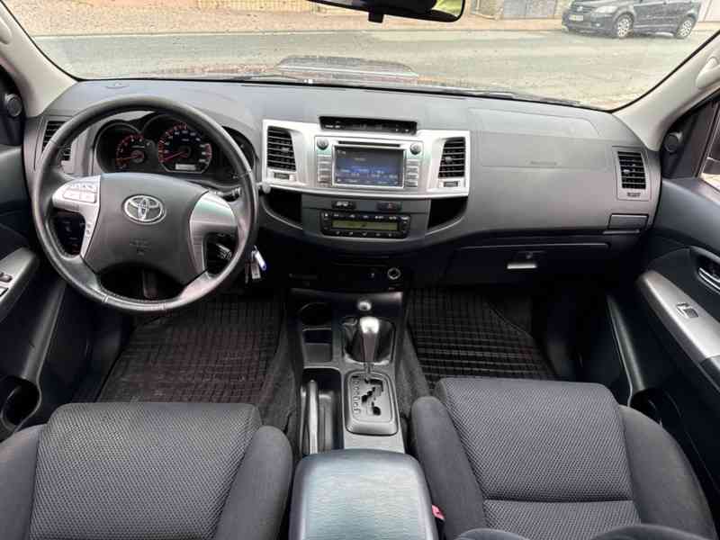 Toyota Hilux 3,0D4D Double Cab Comfort Aut. 126kw - foto 12