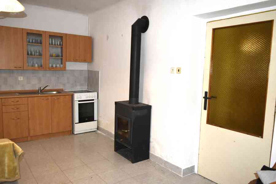Písek u Chlumce nad Cidlinou - Rodinný dům s pozemkem 6015m2 - foto 3