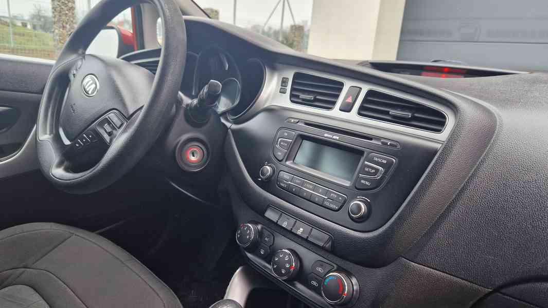 KIA CEEC 1.6 GDI COMBI r.v. 2014 - foto 18