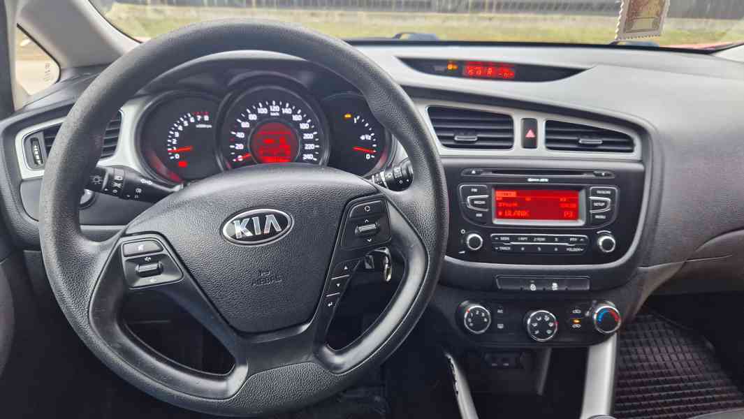 KIA CEEC 1.6 GDI COMBI r.v. 2014 - foto 17