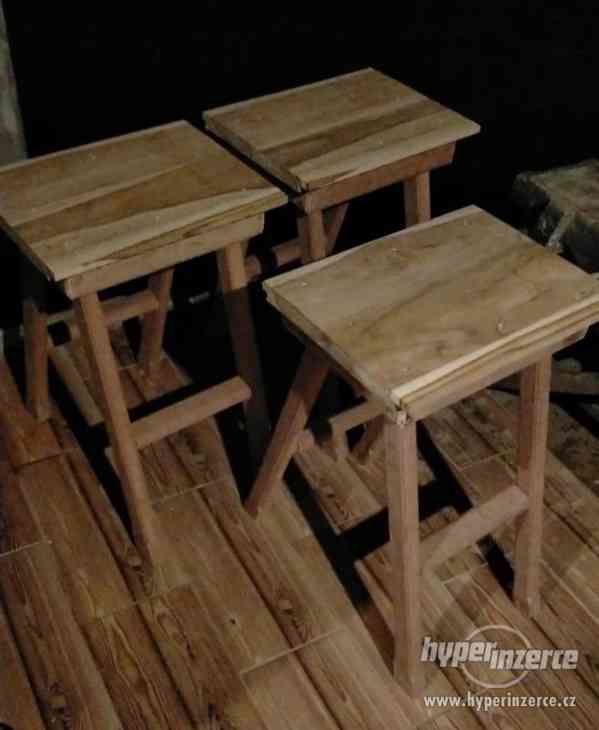 stolička z masivního dřeva, i v barové variantě - foto 1