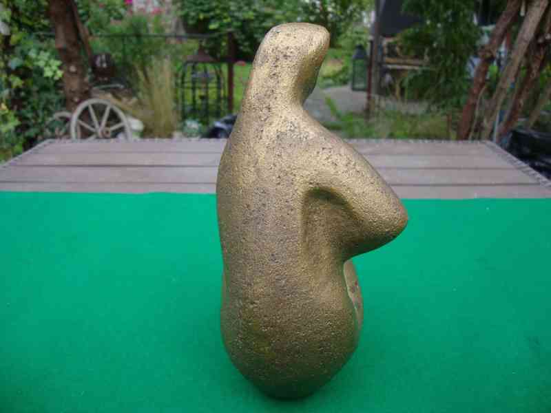 Retro socha soška dívka v šátku zlatá styl Brusel 1963 pěkná - foto 4