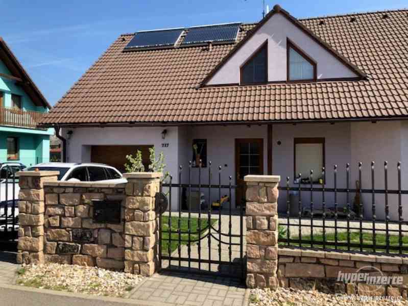 Prodám rodinný dům Dolní Bousov – novostavba z roku 2008 - foto 2