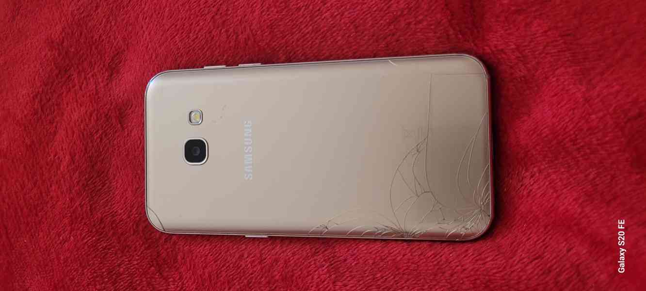 Samsung galaxy A3 (2017) - foto 2