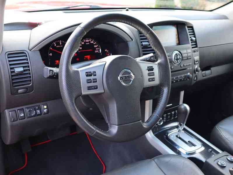 Nissan Pathfinder 2.5D LE Aut. 140kw - foto 10