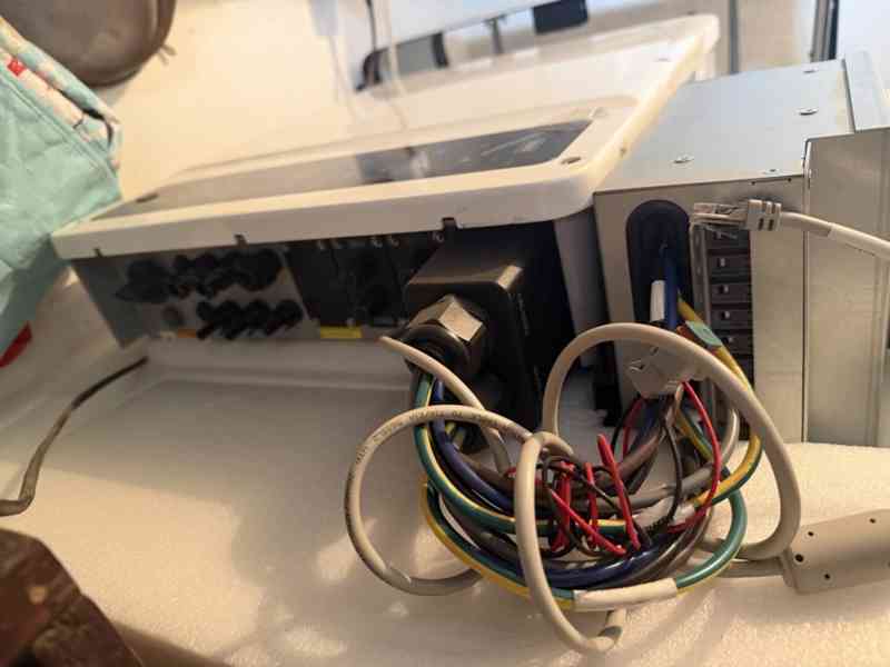 Nový hybridní měnič GoodWe GW10K-ET (10kW) + AC rozvaděč - foto 4