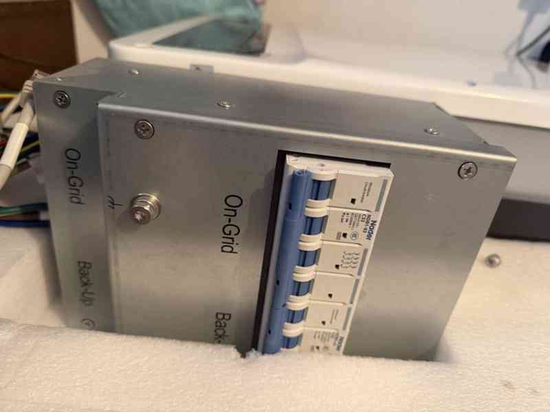 Nový hybridní měnič GoodWe GW10K-ET (10kW) + AC rozvaděč - foto 5