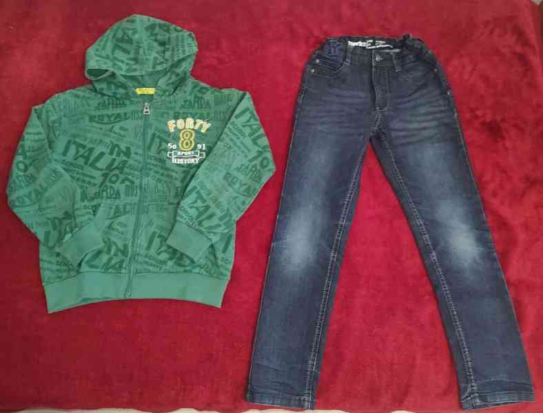 Chlapecké džíny a mikina, vel. 128/134 - foto 1