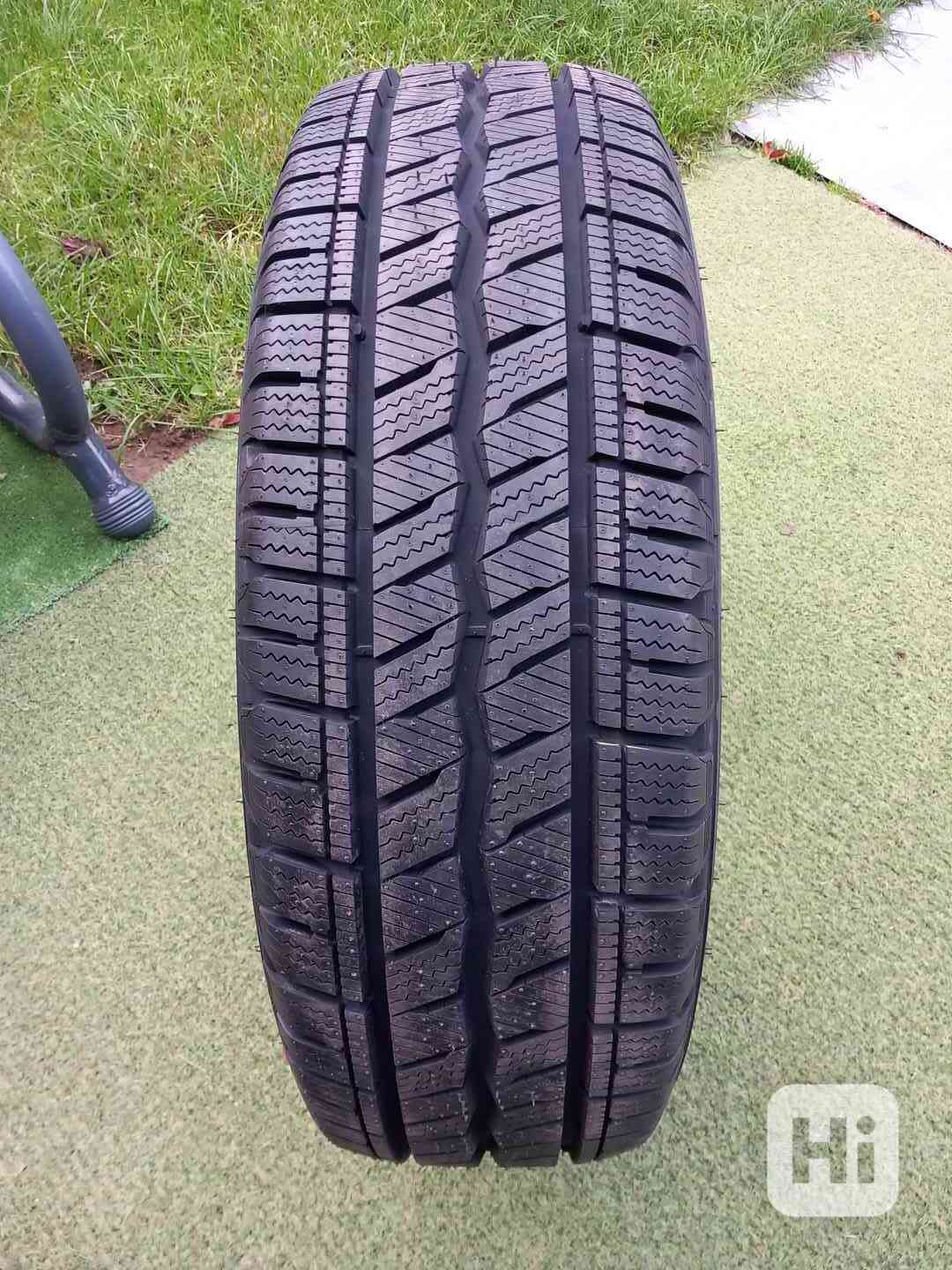 HANKOOK Winter icept LV (RW12) 215/70 R16 C 108/106R - foto 1