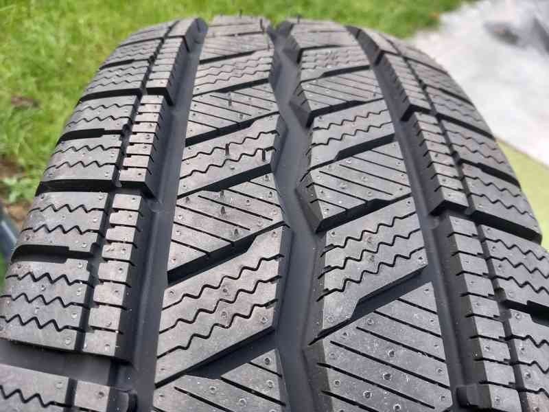 HANKOOK Winter icept LV (RW12) 215/70 R16 C 108/106R - foto 2