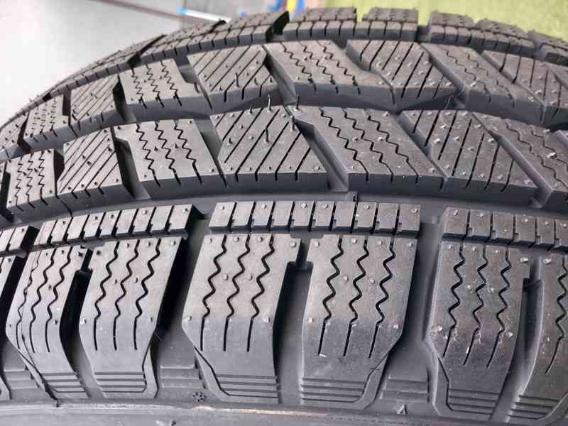 HANKOOK Winter icept LV (RW12) 215/70 R16 C 108/106R - foto 10