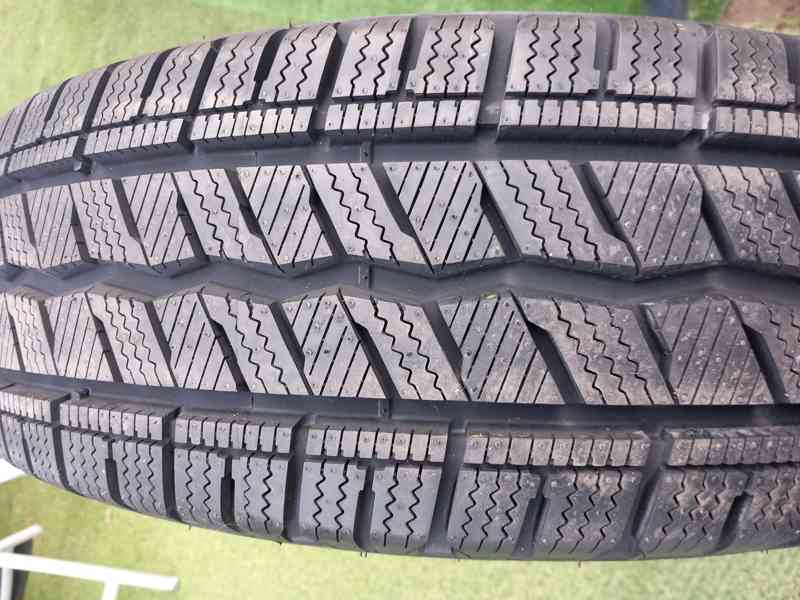HANKOOK Winter icept LV (RW12) 215/70 R16 C 108/106R - foto 11