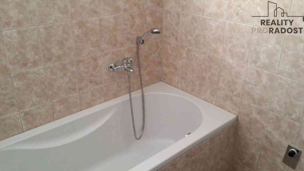 Prodej komerčního objektu ve Veselici na Moravě + 2x byt - foto 9