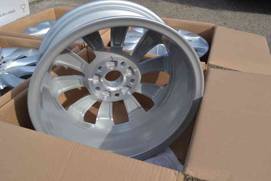 Nové orig. alu disky Škoda Karoq,Seat Ateca 6JxR16, 5x112. - foto 10