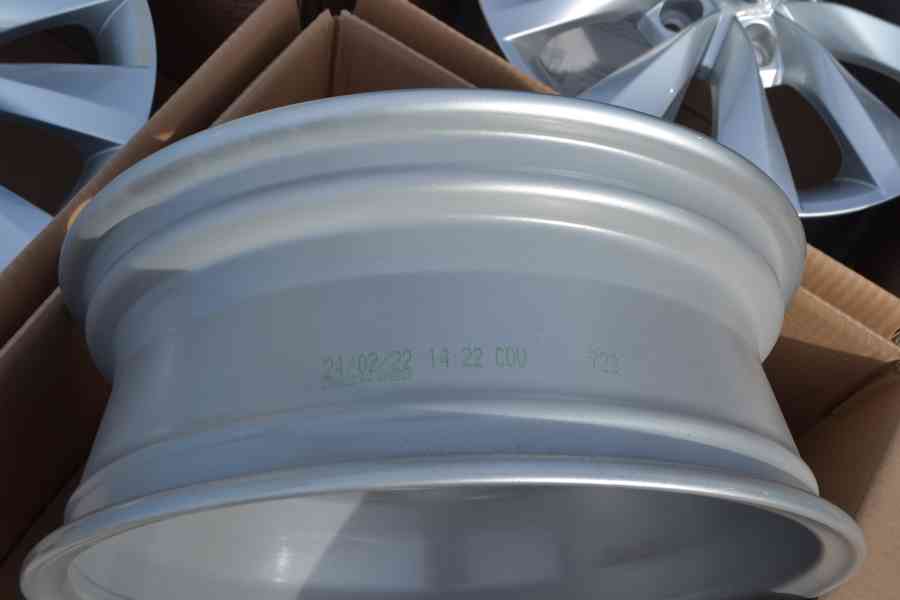 Nové orig. alu disky Škoda Karoq,Seat Ateca 6JxR16, 5x112. - foto 9