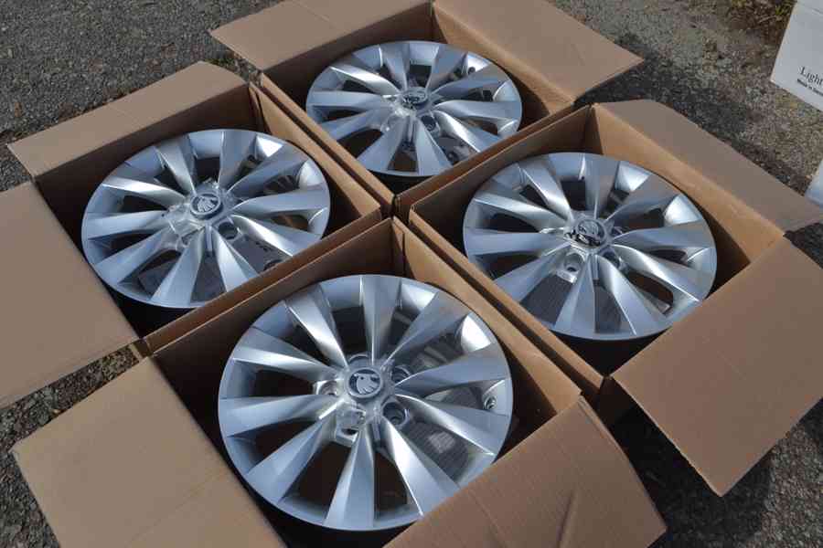 Nové orig. alu disky Škoda Karoq,Seat Ateca 6JxR16, 5x112. - foto 4