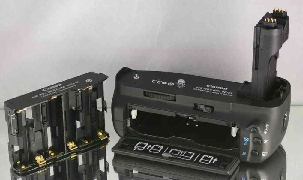 Canon BG-E7 **Originální battery grip pro Canon EOS 7D - foto 4