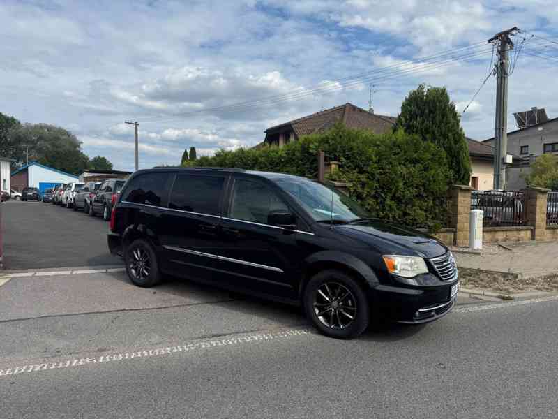 Chrysler Town & Country 3.6 RT Stown DVD 2012 - foto 1
