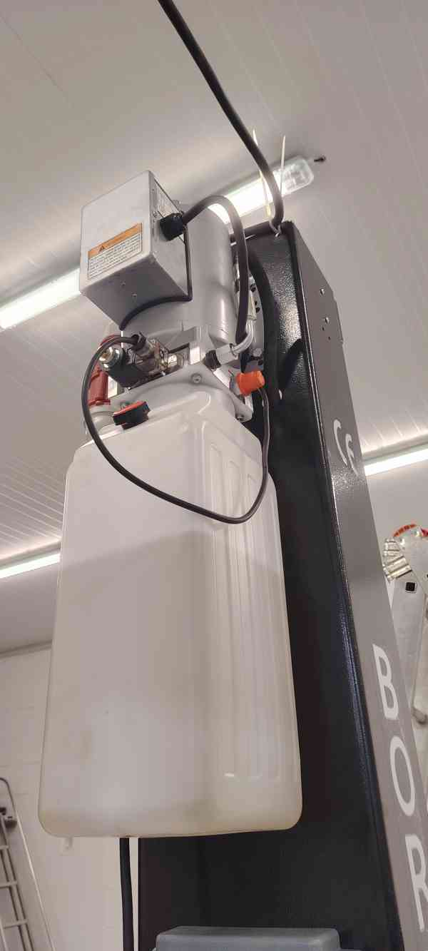 Dvousloupový zvedák hydraulický BOR4200E 4200 KG - foto 8