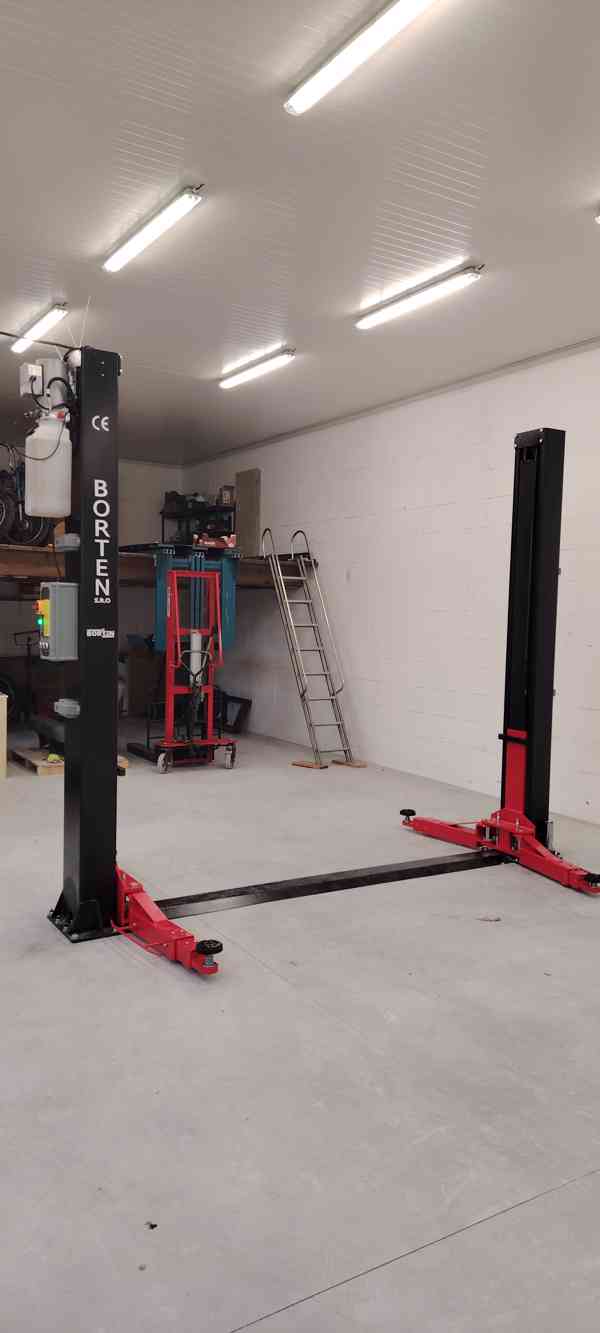 Dvousloupový zvedák hydraulický BOR4200E 4200 KG - foto 2