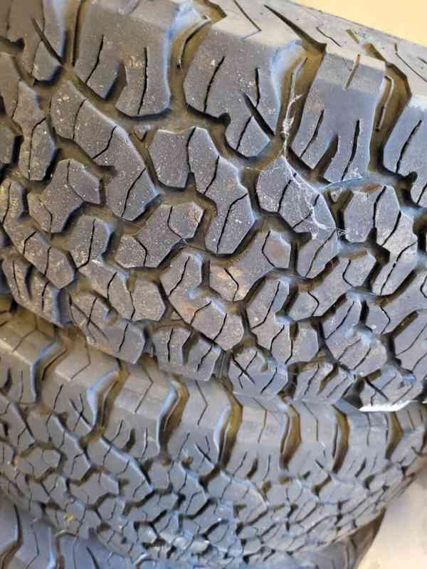 Disky a pneumatiky na Jeep Wrangler - foto 2