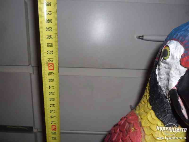 Velká socha papouška - foto 2