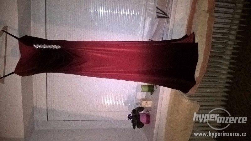 Nádherné večerní šaty - Červená duhová - foto 4